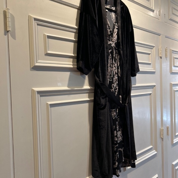 NEW Black Robe Velvet Satin Belt ROCKSTAR Robe Yacht Rock Robe - Picture 3 of 7